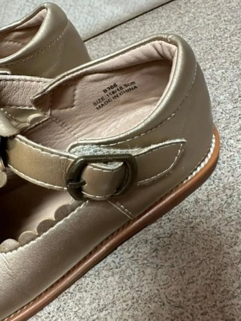 Felix & Flora gold dress shoes, size 11